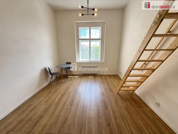 Pronájem bytu 1+kk, Praha - Smíchov, Na Valentince, 38 m2