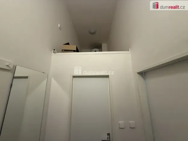 Pronájem bytu 1+kk, Praha - Smíchov, Na Valentince, 38 m2