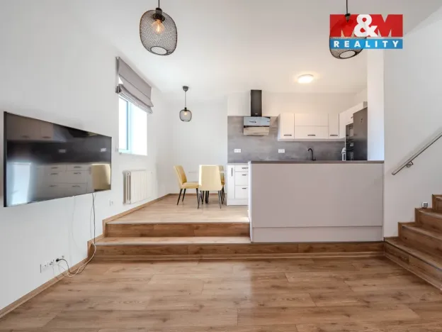 Pronájem bytu 2+kk, Benešov, Husovo náměstí, 78 m2