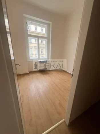 Pronájem bytu 2+kk, Praha - Smíchov, Kmochova, 48 m2