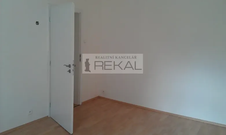 Pronájem bytu 2+kk, Praha - Smíchov, Kmochova, 48 m2
