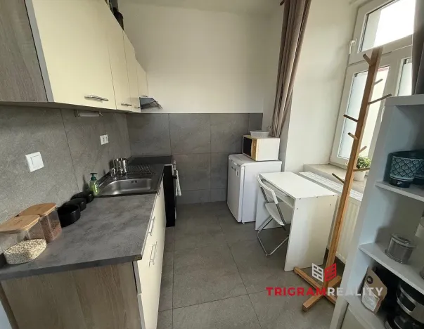 Pronájem bytu 1+kk, Sadová, 38 m2