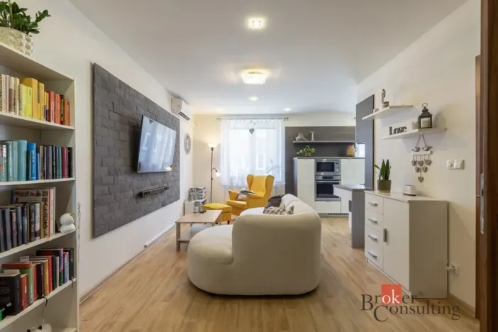 Prodej bytu 2+kk, Břeclav - Poštorná, Dělnická, 51 m2
