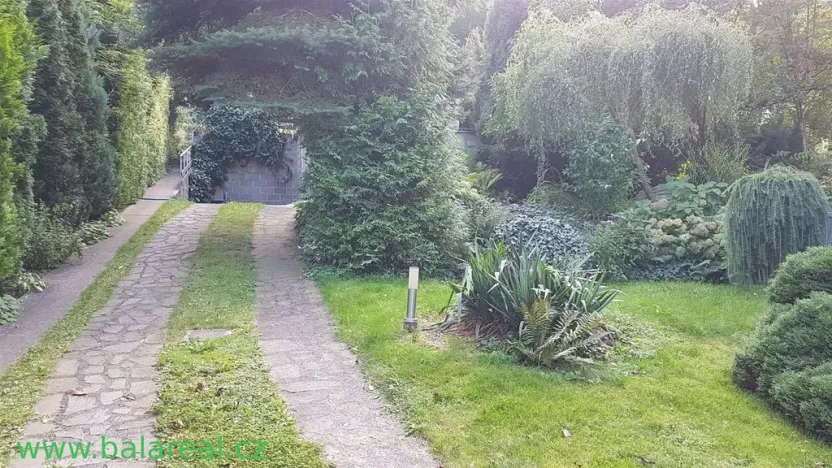 Pronájem garážového stání, Brno, 20 m2