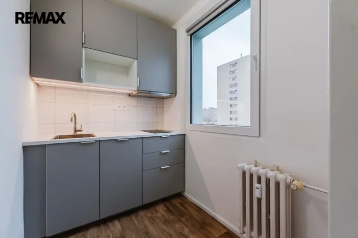 Pronájem bytu 1+kk, Praha - Troja, Sosnovecká, 29 m2