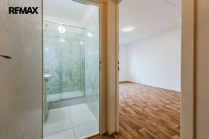 Pronájem bytu 1+kk, Praha - Troja, Sosnovecká, 29 m2