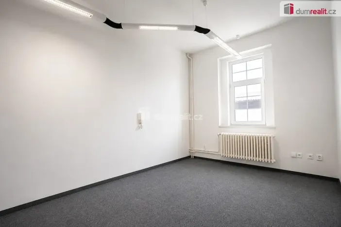 Pronájem kanceláře, Karlovy Vary, Na Výhledě, 28 m2