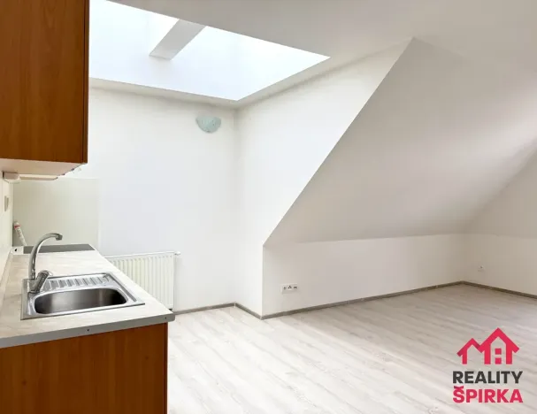 Pronájem bytu 1+kk, Svitavy - Město, náměstí Míru, 39 m2