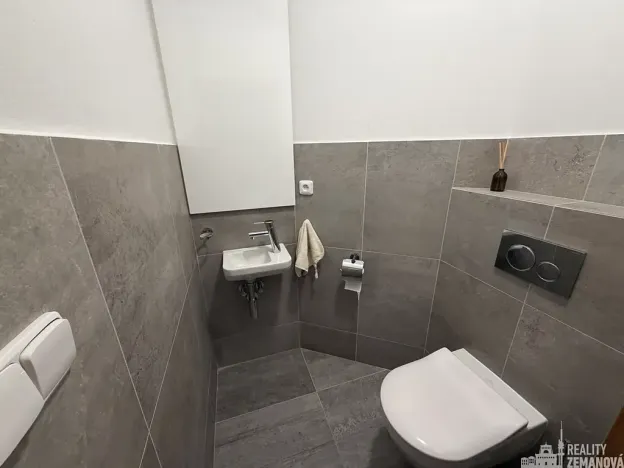 Pronájem bytu 3+1, Praha - Vršovice, Charkovská, 102 m2