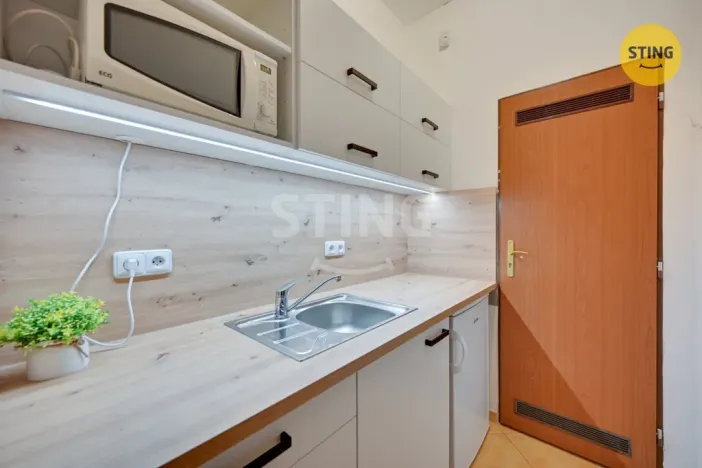 Pronájem obchodního prostoru, Zlín, třída Tomáše Bati, 69 m2