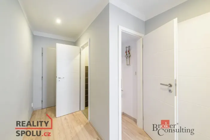 Pronájem bytu 2+kk, Praha - Podolí, Dvorecké náměstí, 40 m2