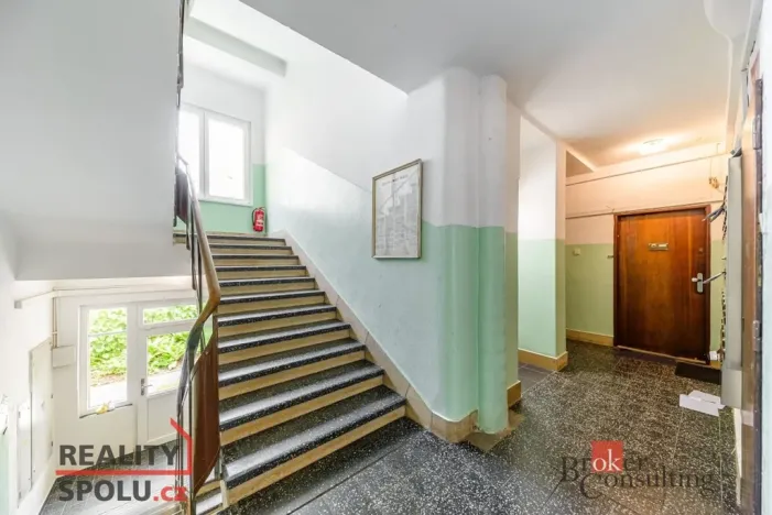 Pronájem bytu 2+kk, Praha - Podolí, Dvorecké náměstí, 40 m2