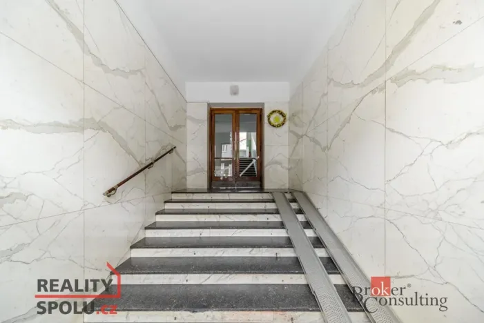 Pronájem bytu 2+kk, Praha - Podolí, Dvorecké náměstí, 40 m2