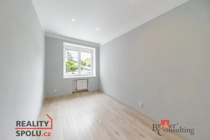 Pronájem bytu 2+kk, Praha - Podolí, Dvorecké náměstí, 43 m2