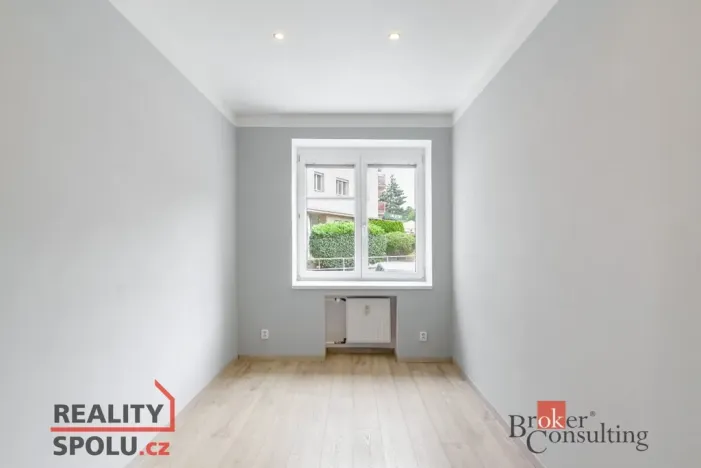 Pronájem bytu 2+kk, Praha - Podolí, Dvorecké náměstí, 43 m2