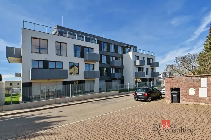 Pronájem bytu 2+kk, Praha - Dolní Chabry, Ústecká, 59 m2