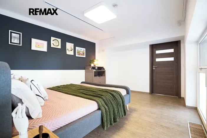 Prodej obchodního prostoru, Praha - Troja, Vřesová, 240 m2