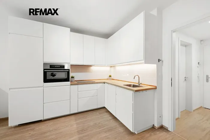 Pronájem bytu 1+kk, Praha - Hloubětín, Poděbradská, 37 m2