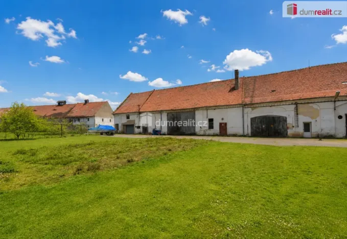 Pronájem komerční nemovitosti, Chbany - Vikletice, 3800 m2