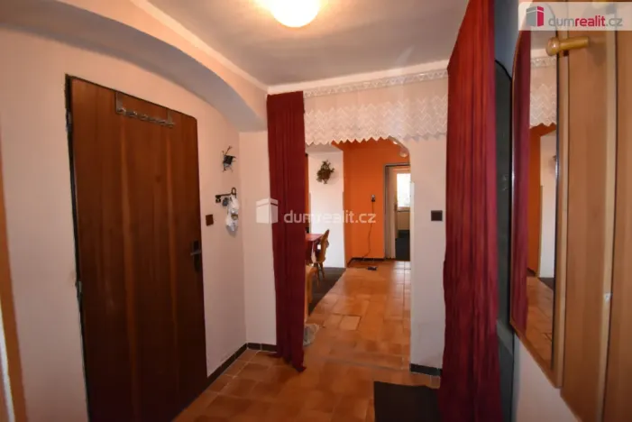 Pronájem komerční nemovitosti, Chbany - Vikletice, 3800 m2