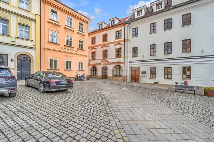 Pronájem kanceláře, Hradec Králové, Malé náměstí, 500 m2