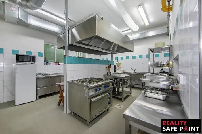 Prodej ubytování, Dobřany, Lipová, 820 m2