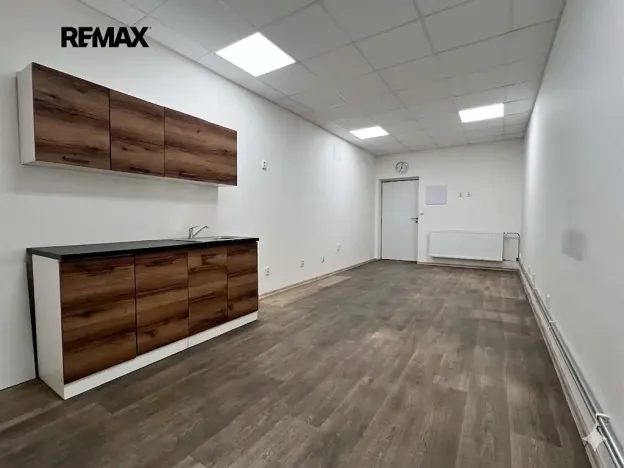 Pronájem skladu, Měřín, 454 m2