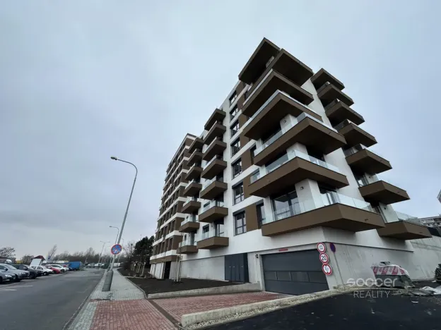 Pronájem garážového stání, Praha - Černý Most, Arnošta Valenty, 14 m2