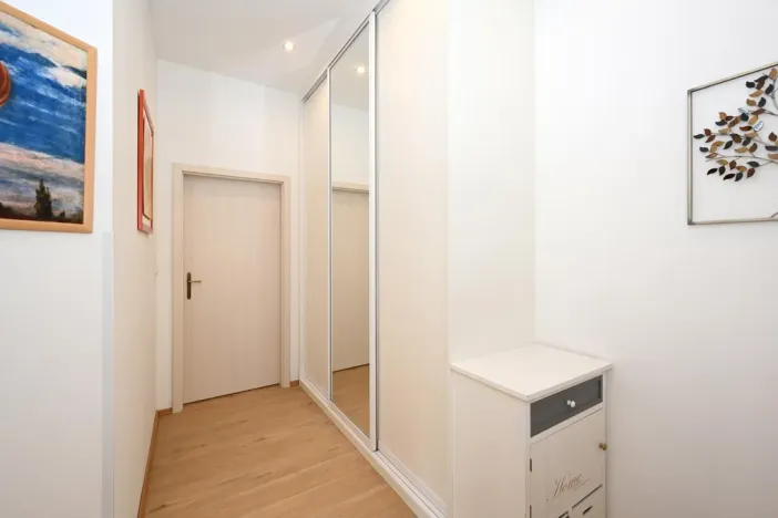 Pronájem bytu 2+1, Praha - Bubeneč, náměstí Interbrigády, 51 m2