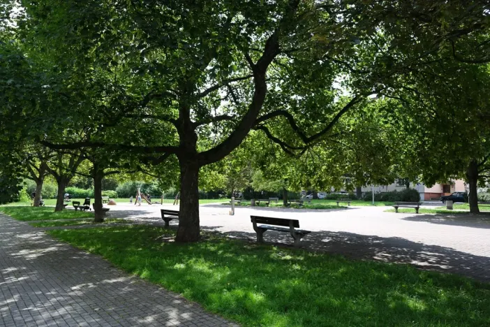 Pronájem bytu 2+1, Praha - Bubeneč, náměstí Interbrigády, 51 m2