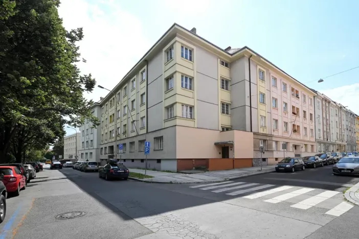 Pronájem bytu 2+1, Praha - Bubeneč, náměstí Interbrigády, 51 m2