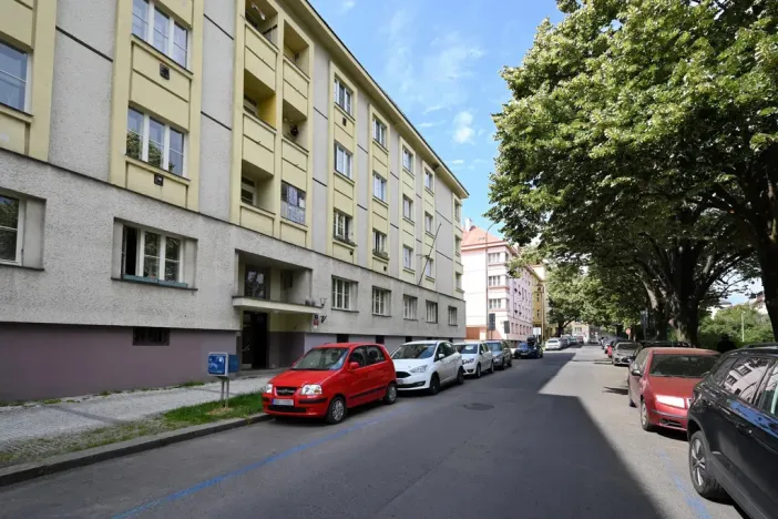 Pronájem bytu 2+1, Praha - Bubeneč, náměstí Interbrigády, 51 m2