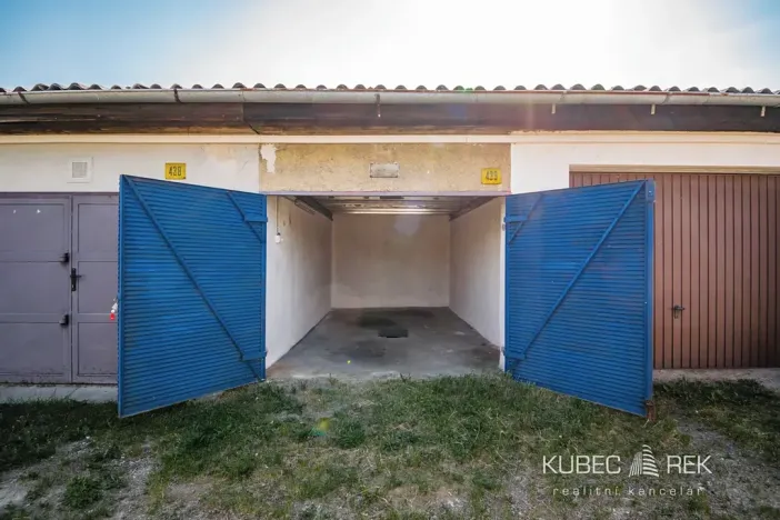 Pronájem garáže, Tábor, U Obecních domů, 18 m2