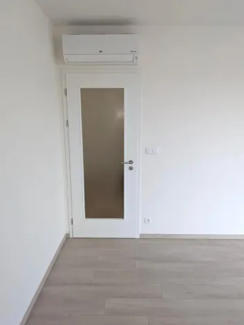 Pronájem bytu 1+kk, Praha - Vysočany, Poděbradská, 39 m2
