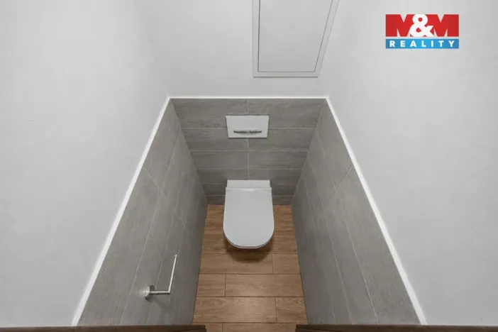 Pronájem bytu 2+1, Pardubice - Zelené Předměstí, Benešovo náměstí, 55 m2