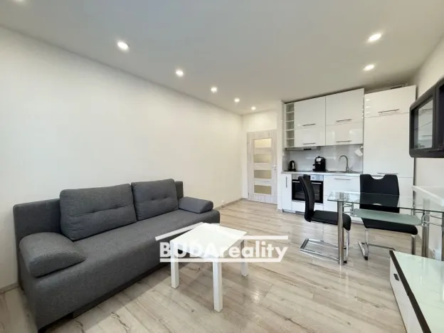 Prodej bytu 1+kk, Zlín, Ševcovská, 27 m2