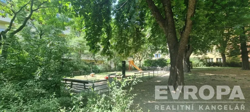 Prodej bytu 2+kk, Praha - Vinohrady, Hollarovo náměstí, 43 m2