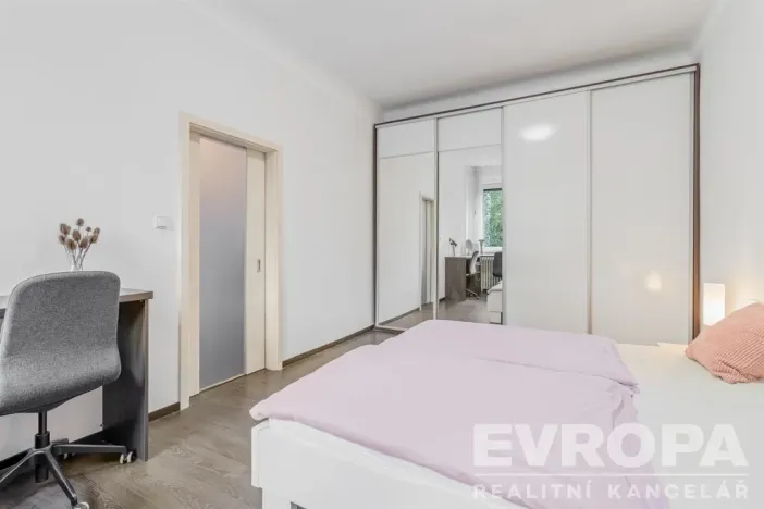 Prodej bytu 2+kk, Praha - Vinohrady, Hollarovo náměstí, 43 m2