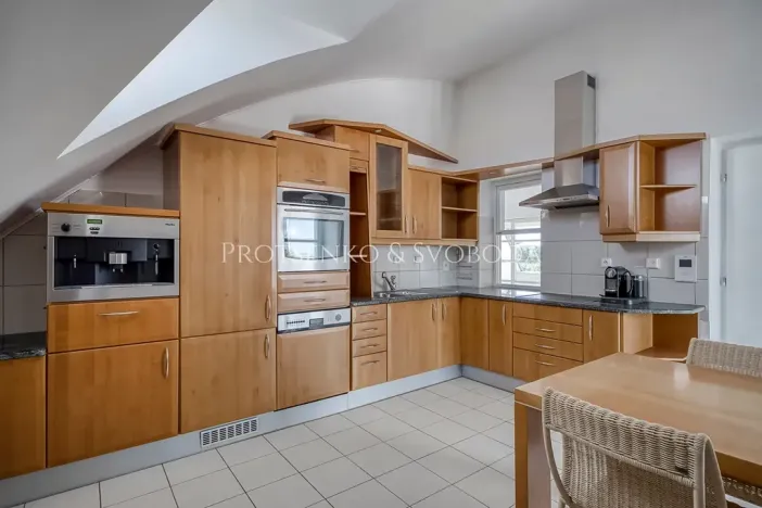 Prodej kanceláře, Křižanov, Benešovo náměstí, 530 m2