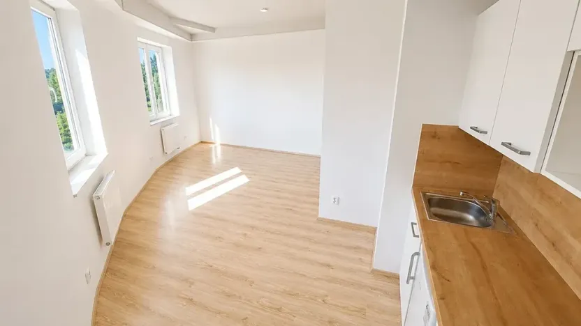 Pronájem bytu 1+kk, Rosice, Sportovní, 34 m2