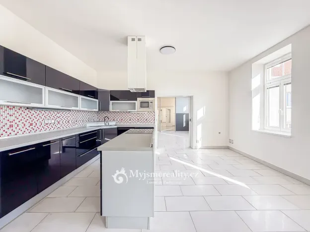 Prodej bytu 4+kk, Znojmo, U Brány, 95 m2