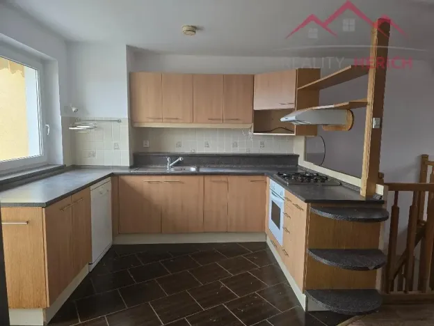 Pronájem atypického bytu, Chomutov, náměstí Dr. Beneše, 155 m2