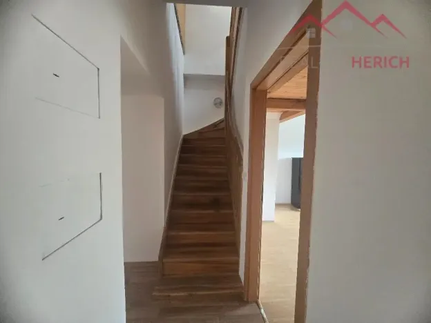 Pronájem atypického bytu, Chomutov, náměstí Dr. Beneše, 155 m2