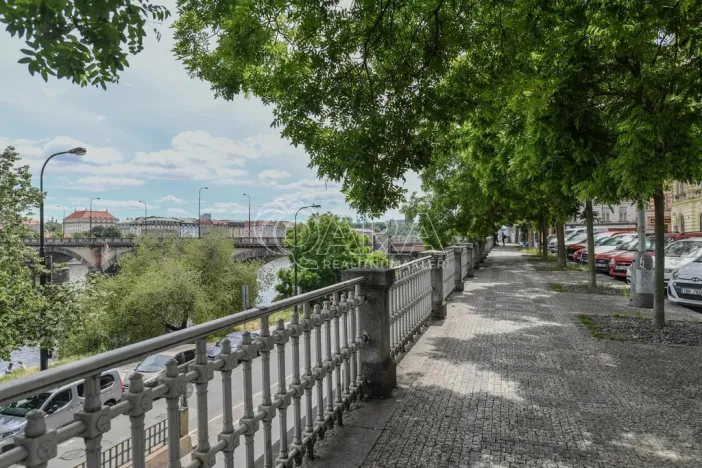 Pronájem bytu 1+kk, Praha - Smíchov, Lidická, 33 m2