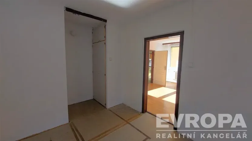 Pronájem bytu 3+1, Praha - Troja, Svídnická, 75 m2