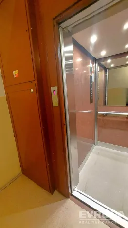 Pronájem bytu 3+1, Praha - Troja, Svídnická, 75 m2