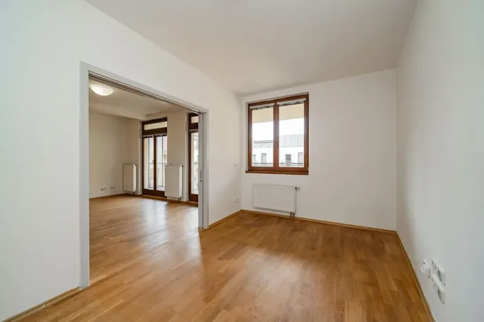 Pronájem kanceláře, Praha - Smíchov, Štefánikova, 168 m2