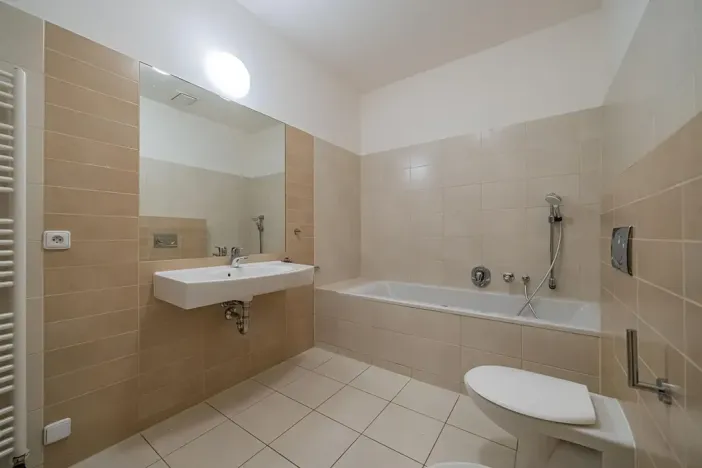Pronájem kanceláře, Praha - Smíchov, Štefánikova, 168 m2