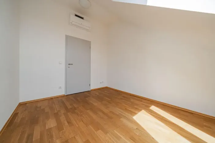 Pronájem kanceláře, Praha - Smíchov, Štefánikova, 168 m2
