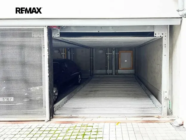 Prodej garážového stání, Praha - Smíchov, Holečkova, 13 m2